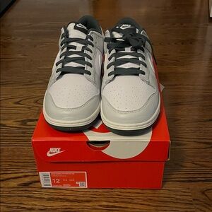Nike Dunk Low Retro SE Photon Dust/white